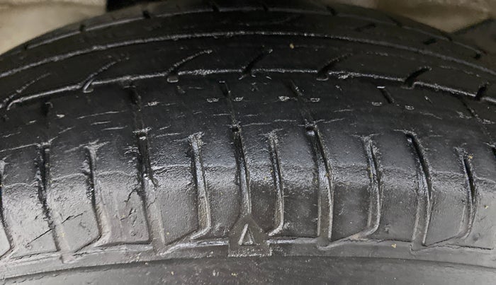 2020 Maruti Eeco 5 STR CNG WITH AC PLUSHTR, CNG, Manual, 29,492 km, Left Front Tyre Tread