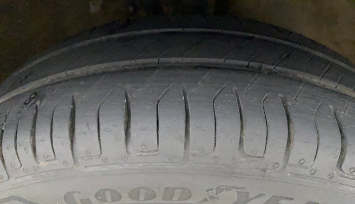 2016 Maruti Wagon R 1.0 VXI AMT, Petrol, Automatic, 93,725 km, Right Front Tyre Tread