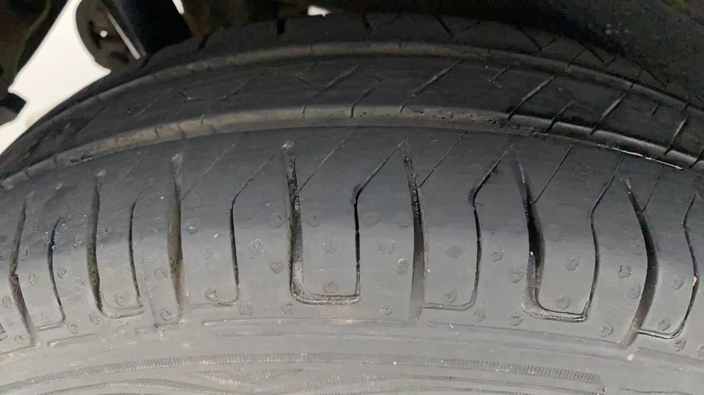 2016 Maruti Wagon R 1.0 VXI AMT, Petrol, Automatic, 93,725 km, Right Rear Tyre Tread