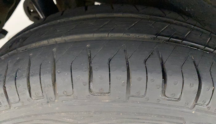 2016 Maruti Wagon R 1.0 VXI AMT, Petrol, Automatic, 93,725 km, Right Rear Tyre Tread