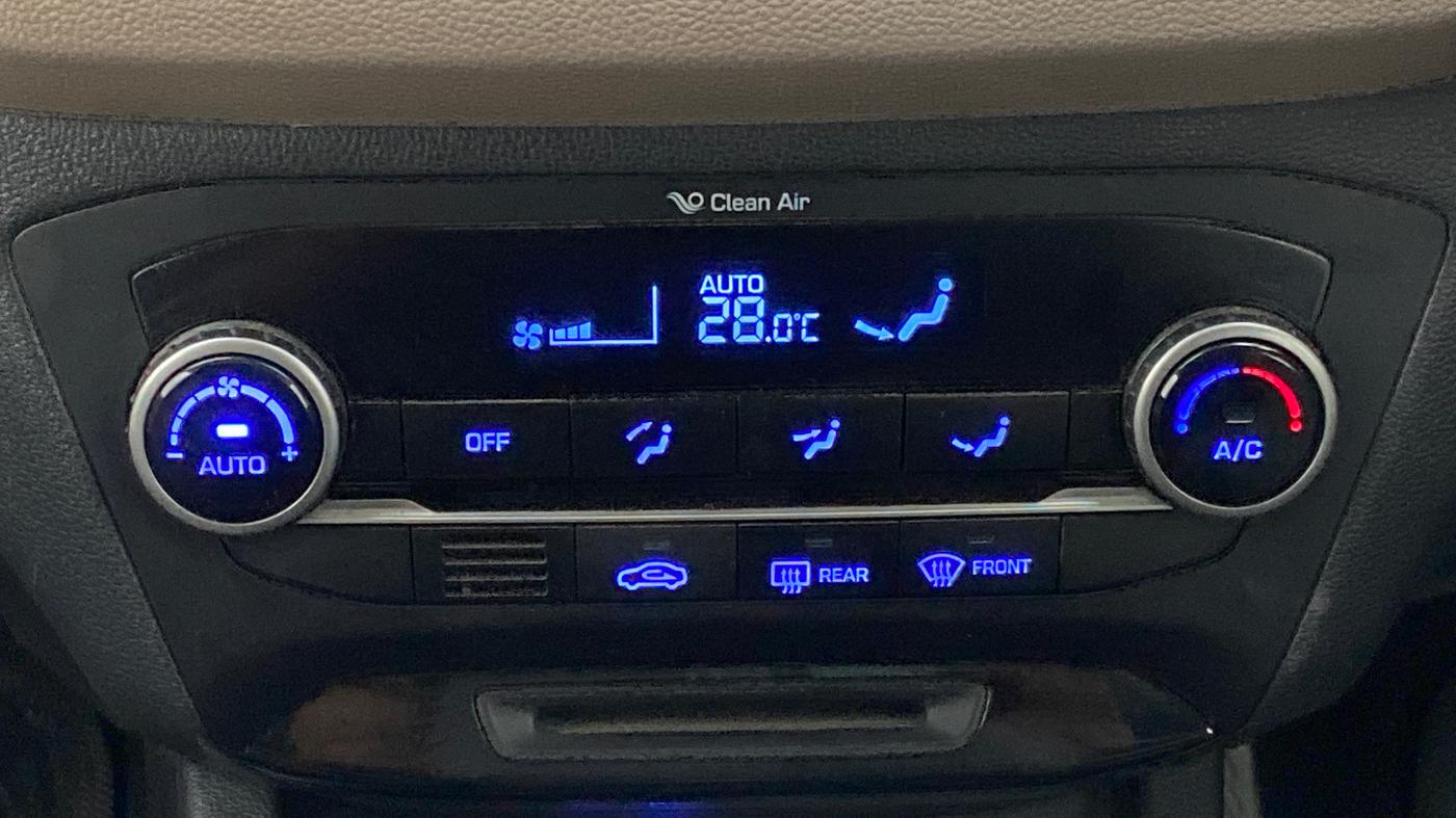 2017 Hyundai Elite i20 ASTA 1.2 (O), Petrol, Manual, 27,575 km, Automatic Climate Control