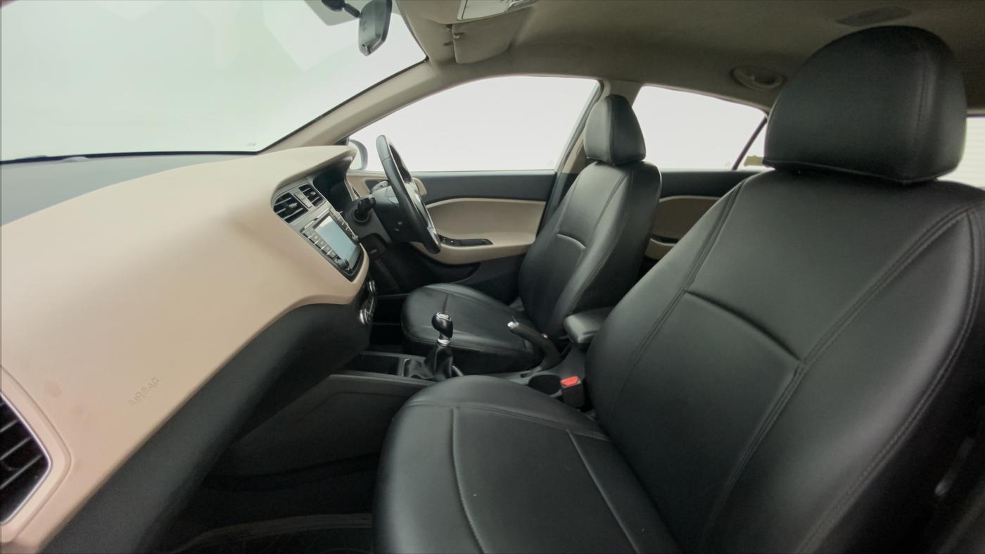 2017 Hyundai Elite i20 ASTA 1.2 (O), Petrol, Manual, 27,575 km, Right Side Front Door Cabin