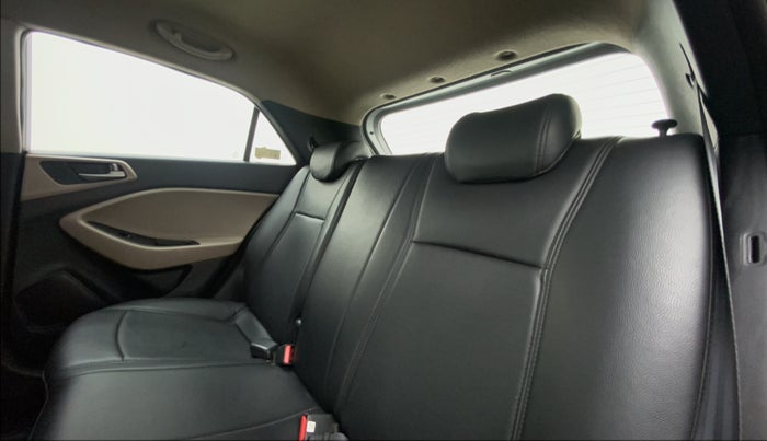 2017 Hyundai Elite i20 ASTA 1.2 (O), Petrol, Manual, 27,575 km, Right Side Rear Door Cabin