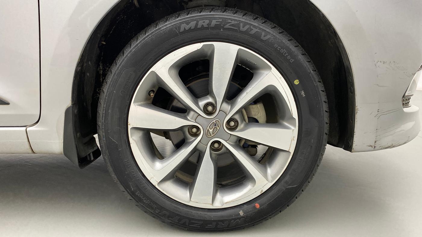 2017 Hyundai Elite i20 ASTA 1.2 (O), Petrol, Manual, 27,575 km, Right Front Wheel