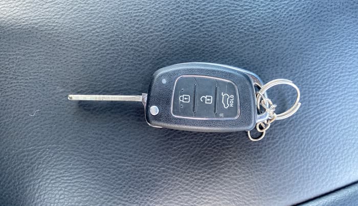 2015 Hyundai Xcent S (O) 1.2, Petrol, Manual, 80,320 km, Key Close Up