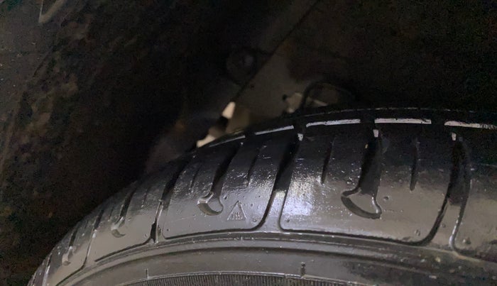 2016 Hyundai Grand i10 SPORTZ 1.2 KAPPA VTVT, Petrol, Manual, 30,878 km, Right Rear Tyre Tread