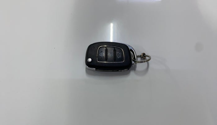 2021 Hyundai VENUE S 1.2, Petrol, Manual, 33,793 km, Key Close Up