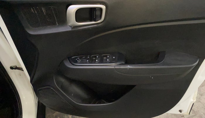 2021 Hyundai VENUE S 1.2, Petrol, Manual, 33,793 km, Driver Side Door Panels Control