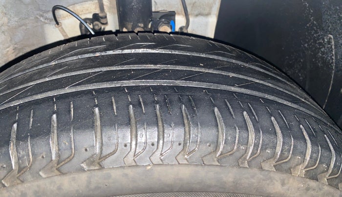 2021 Hyundai VENUE S 1.2, Petrol, Manual, 33,793 km, Right Front Tyre Tread