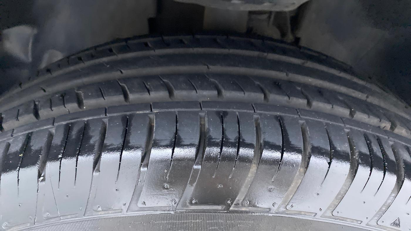 2021 Tata Harrier XZ DUAL TONE, Diesel, Manual, 10,482 km, Left Front Tyre Tread