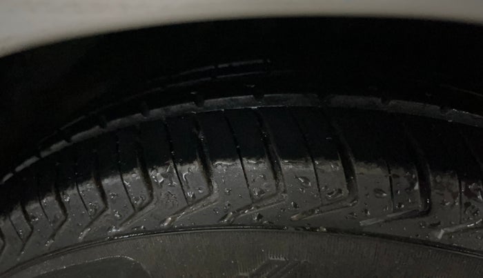 2014 Hyundai i10 MAGNA 1.1, Petrol, Manual, 46,623 km, Right Front Tyre Tread