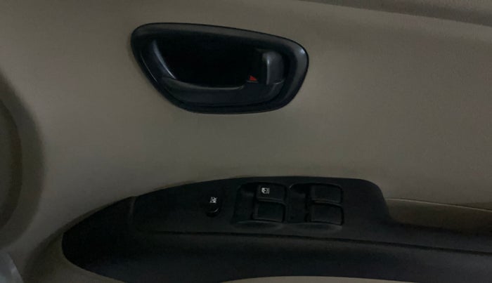 2014 Hyundai i10 MAGNA 1.1, Petrol, Manual, 46,623 km, Driver Side Door Panels Control