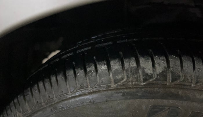 2014 Hyundai i10 MAGNA 1.1, Petrol, Manual, 46,623 km, Left Front Tyre Tread