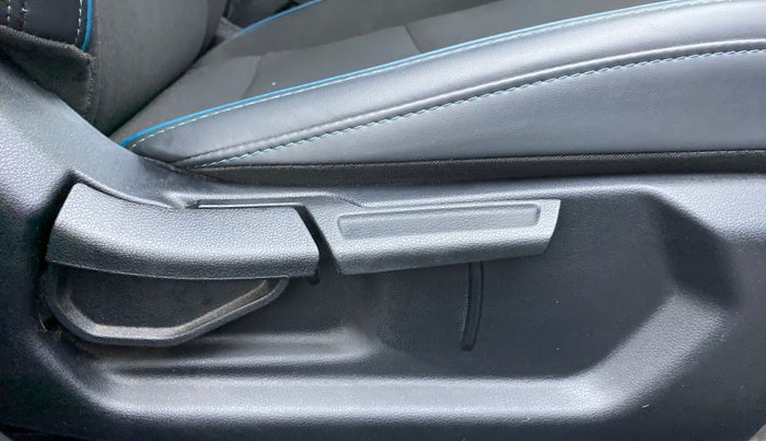 2022 Hyundai GRAND I10 NIOS SPORTZ 1.2 KAPPA VTVT DUAL TONE, Petrol, Manual, 9,384 km, Driver Side Adjustment Panel