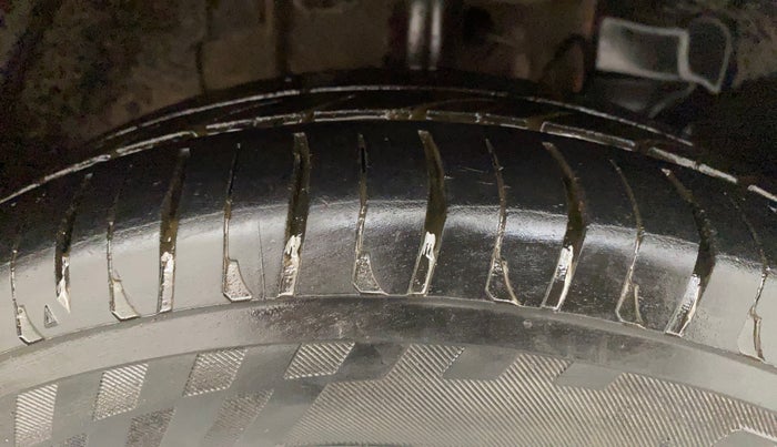 2017 Tata Tiago XZA PETROL, Petrol, Automatic, 33,540 km, Right Front Tyre Tread