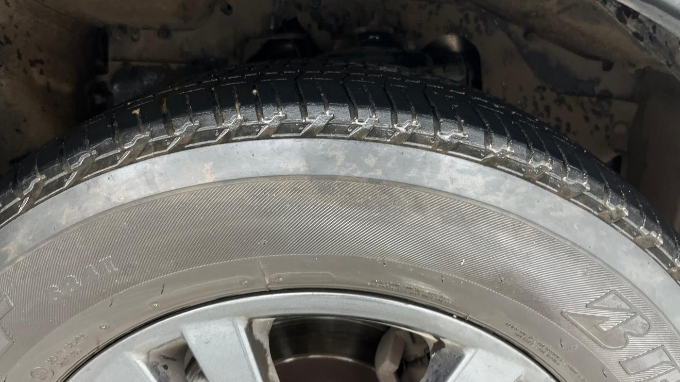 2019 Tata Hexa XTA 4X2 7 STR, Diesel, Automatic, 1,33,331 km, Right Front Tyre Tread