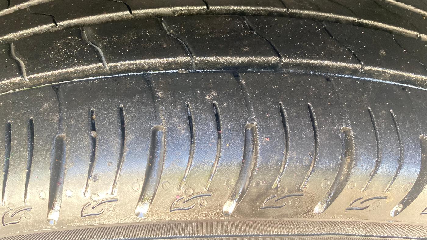 2025 Skoda Kylaq Signature AT, Petrol, Automatic, 9,569 km, Right Front Tyre Tread