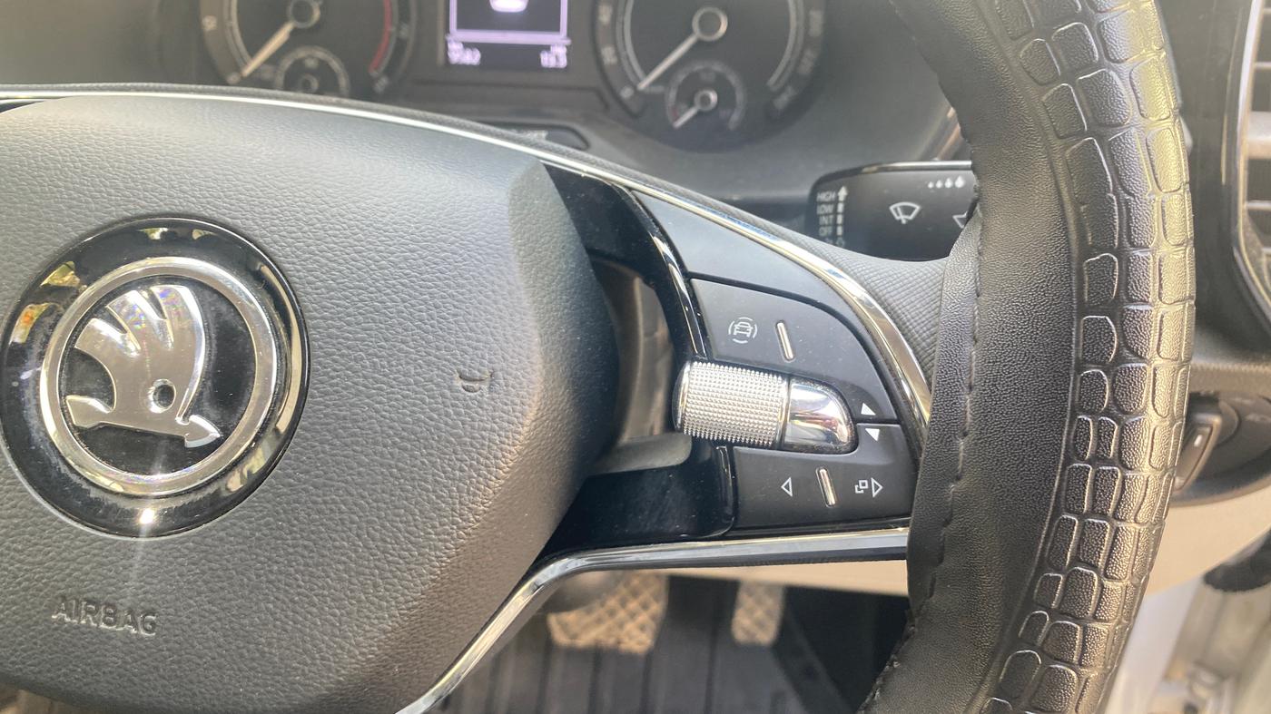 2025 Skoda Kylaq Signature AT, Petrol, Automatic, 9,569 km, Adaptive Cruise Control