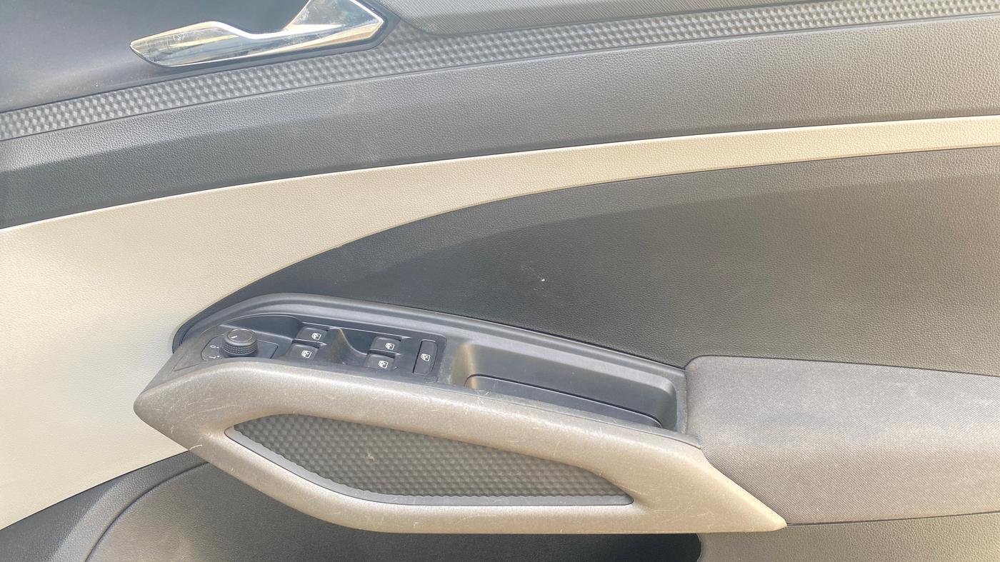 2025 Skoda Kylaq Signature AT, Petrol, Automatic, 9,569 km, Driver Side Door Panels Control