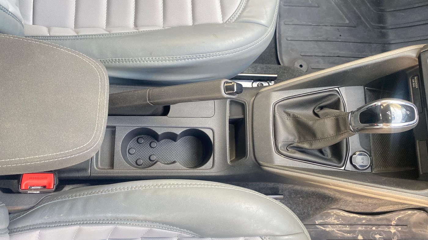 2025 Skoda Kylaq Signature AT, Petrol, Automatic, 9,569 km, Gear Lever