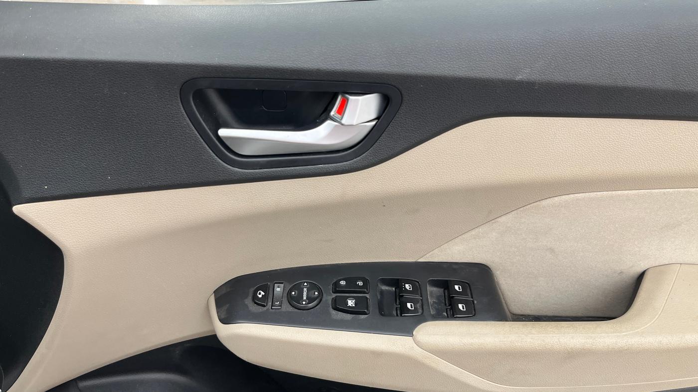 2018 Hyundai Verna 1.6 VTVT SX, Petrol, Manual, 47,710 km, Driver Side Door Panels Control