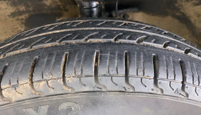 2018 Maruti Wagon R 1.0 LXI CNG, CNG, Manual, 65,952 km, Left Front Tyre Tread