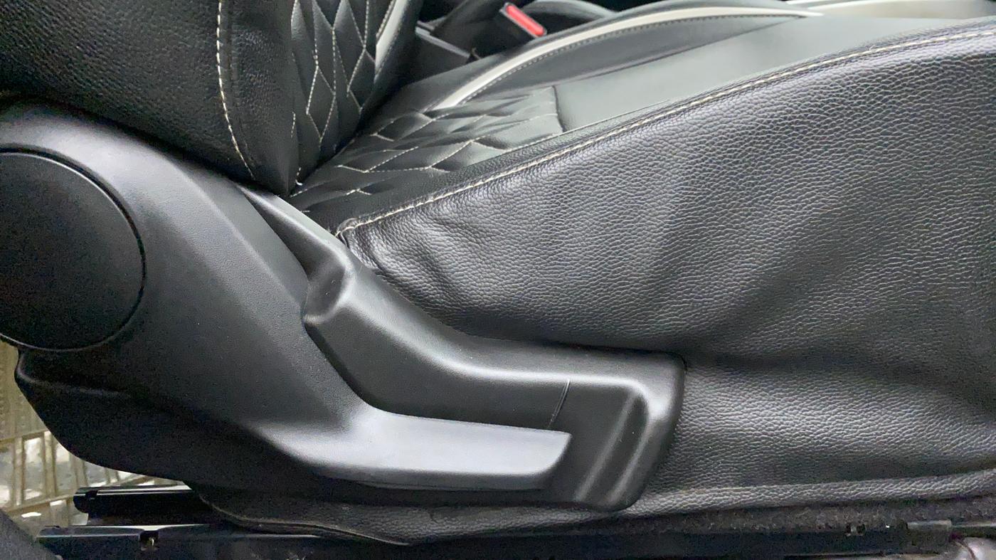 2018 Maruti Baleno DELTA 1.2 K12, Petrol, Manual, 20,999 km, Driver Side Adjustment Panel
