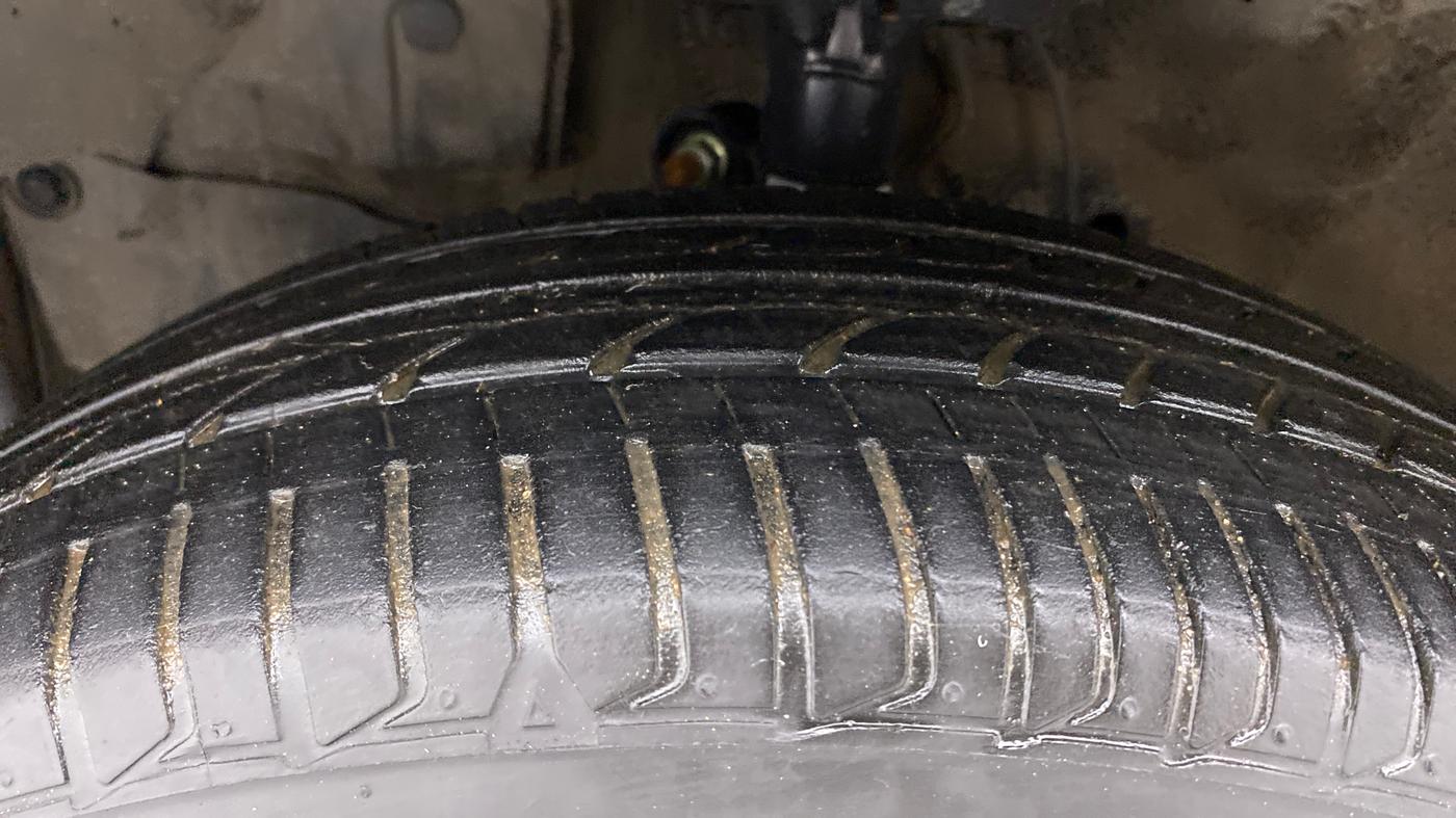 2014 Honda City 1.5L I-VTEC V MT, Petrol, Manual, 1,24,781 km, Left Front Tyre Tread