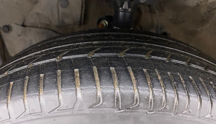 2014 Honda City 1.5L I-VTEC V MT, Petrol, Manual, 1,24,781 km, Left Front Tyre Tread
