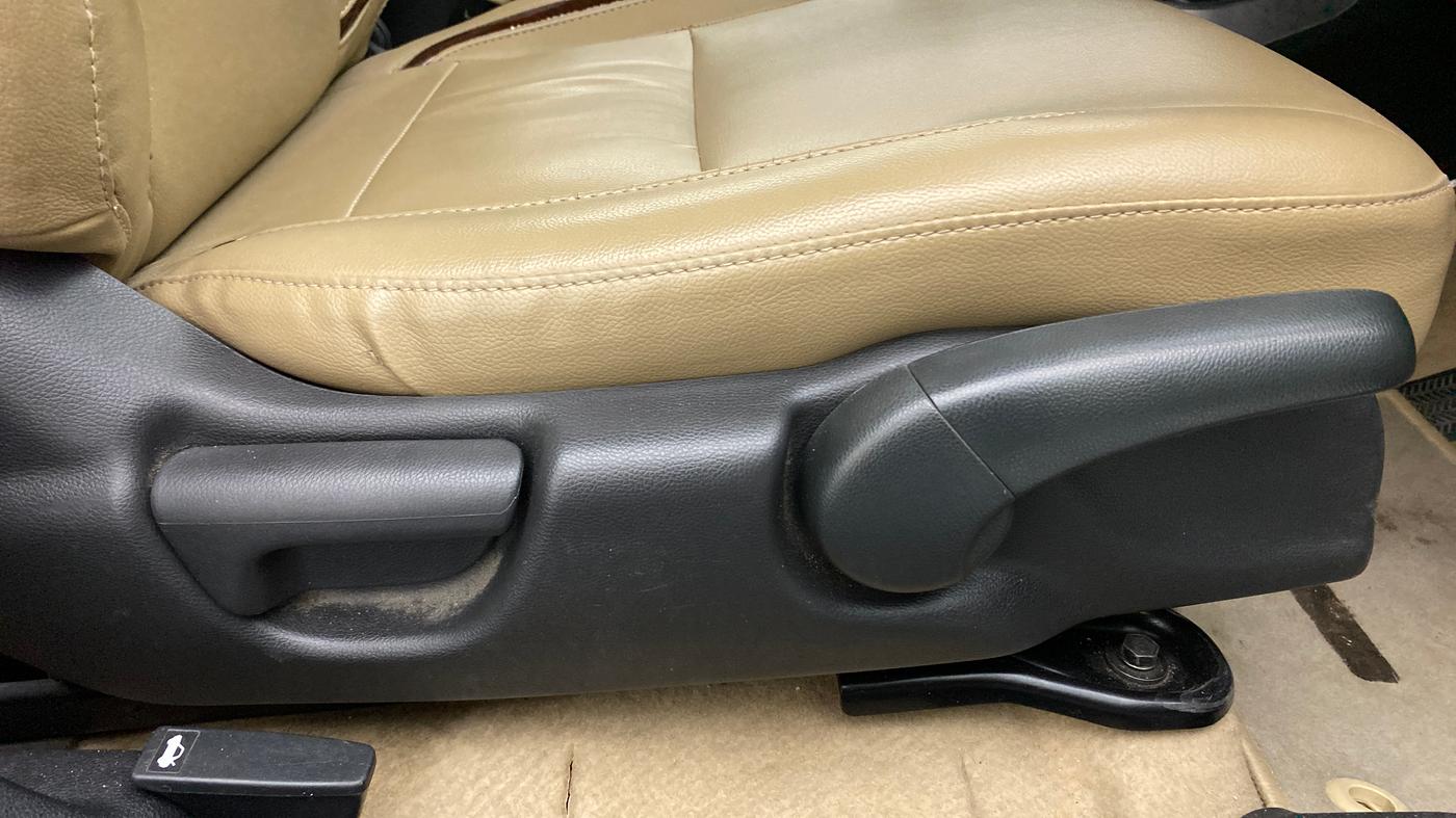 2014 Honda City 1.5L I-VTEC V MT, Petrol, Manual, 1,24,781 km, Driver Side Adjustment Panel