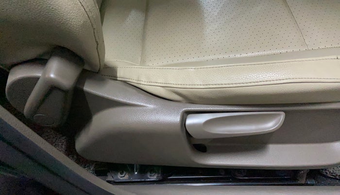 2016 Skoda Rapid 1.5 TDI CR STYLE PLUS AT, Diesel, Automatic, 95,810 km, Driver Side Adjustment Panel