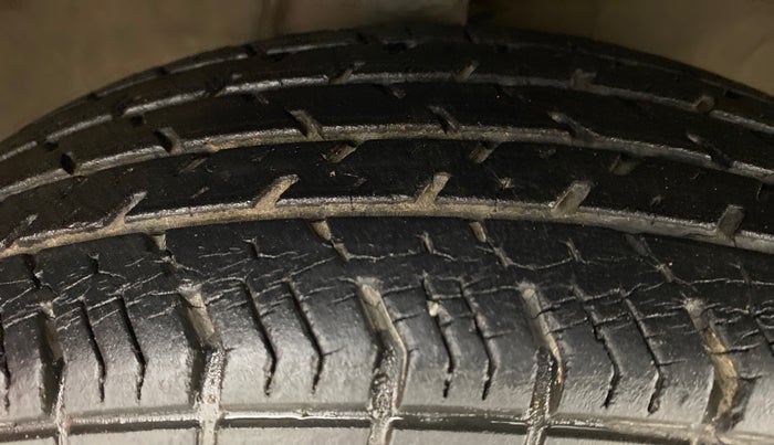 2010 Maruti Wagon R LXI, Petrol, Manual, 51,884 km, Right Front Tyre Tread