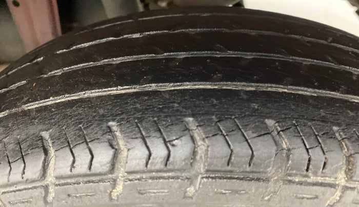 2010 Maruti Wagon R LXI, Petrol, Manual, 51,884 km, Left Rear Tyre Tread
