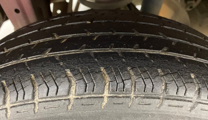2010 Maruti Wagon R LXI, Petrol, Manual, 51,884 km, Right Rear Tyre Tread