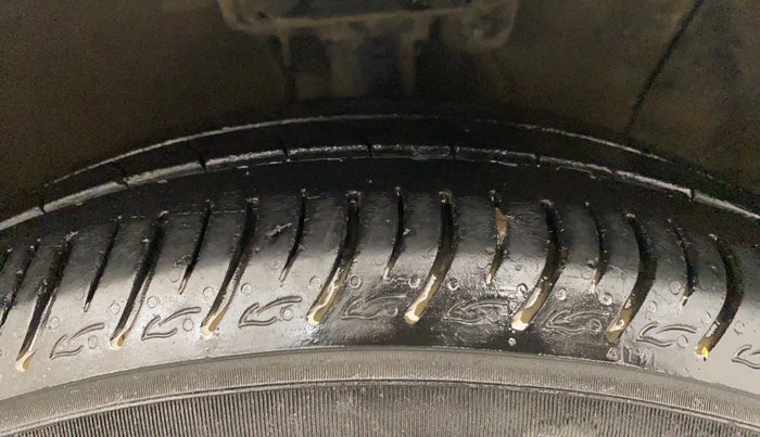 2018 Hyundai Verna 1.6 EX VTVT AT, Petrol, Automatic, 87,019 km, Right Front Tyre Tread