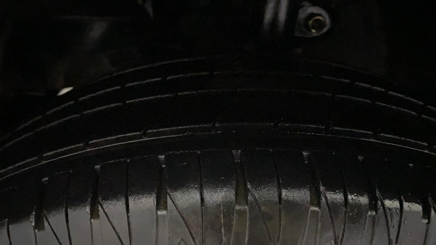 2020 Mahindra KUV 100 NXT K4+ P 6 STR, Petrol, Manual, 55,849 km, Left Front Tyre Tread