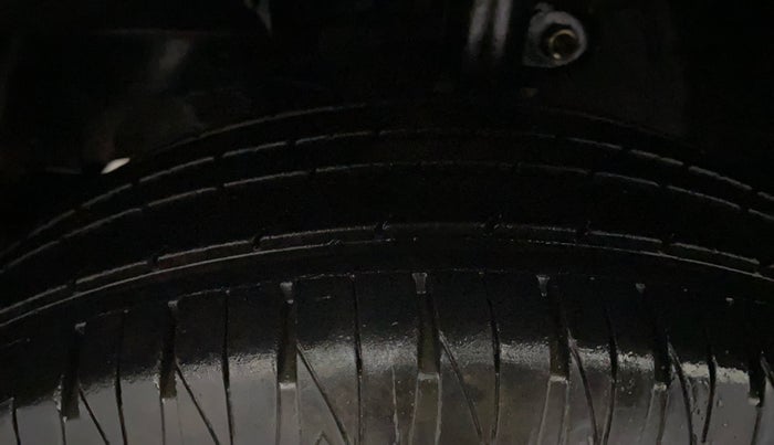 2020 Mahindra KUV 100 NXT K4+ P 6 STR, Petrol, Manual, 55,833 km, Left Front Tyre Tread