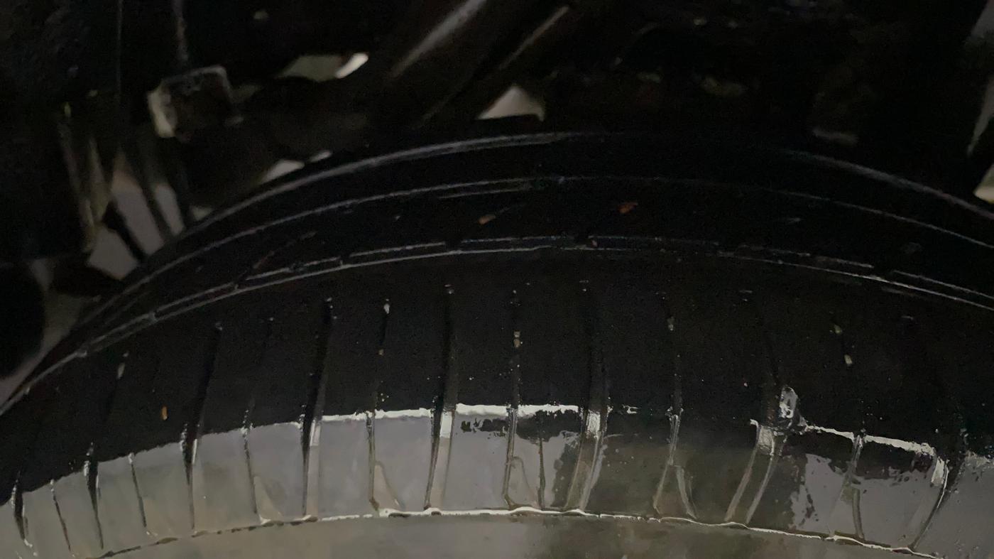 2020 Mahindra KUV 100 NXT K4+ P 6 STR, Petrol, Manual, 55,849 km, Left Rear Tyre Tread