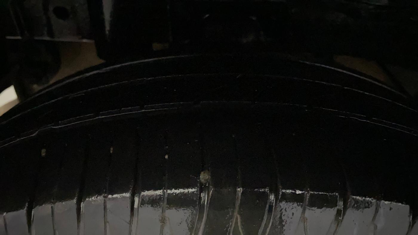 2020 Mahindra KUV 100 NXT K4+ P 6 STR, Petrol, Manual, 55,849 km, Right Rear Tyre Tread
