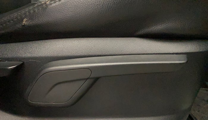 2020 Mahindra KUV 100 NXT K4+ P 6 STR, Petrol, Manual, 55,833 km, Driver Side Adjustment Panel