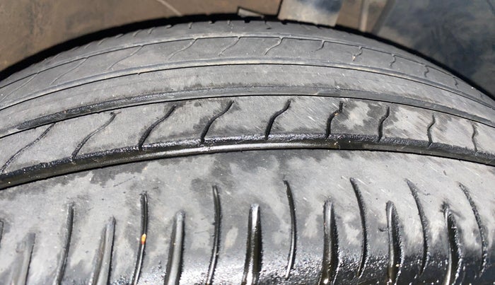 2022 KIA SONET HTK PLUS 1.0 IMT, Petrol, Manual, 26,087 km, Right Front Tyre Tread