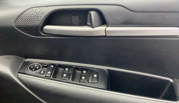 2022 KIA SONET HTK PLUS 1.0 IMT, Petrol, Manual, 26,087 km, Driver Side Door Panels Control