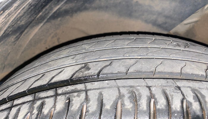 2022 KIA SONET HTK PLUS 1.0 IMT, Petrol, Manual, 26,087 km, Left Front Tyre Tread