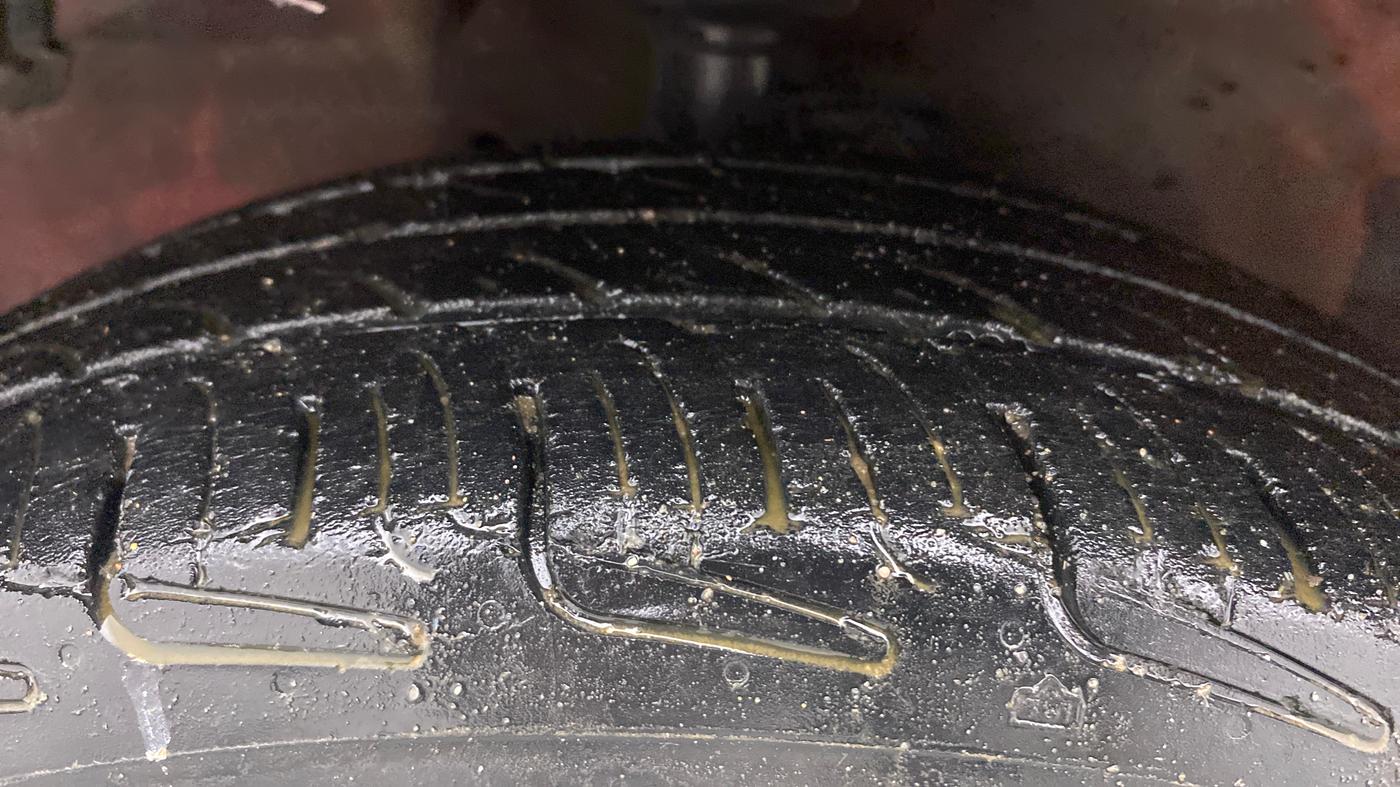 2014 Maruti Celerio ZXI, Petrol, Manual, 1,07,913 km, Left Front Tyre Tread