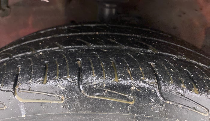 2014 Maruti Celerio ZXI, Petrol, Manual, 1,07,913 km, Left Front Tyre Tread