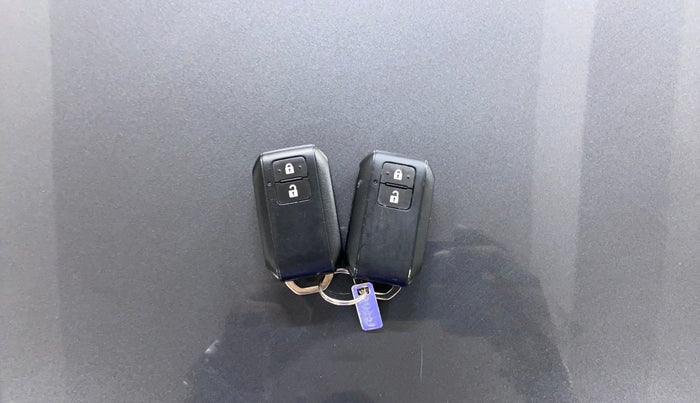 2024 Toyota Glanza V, Petrol, Manual, 9,438 km, Key Close Up