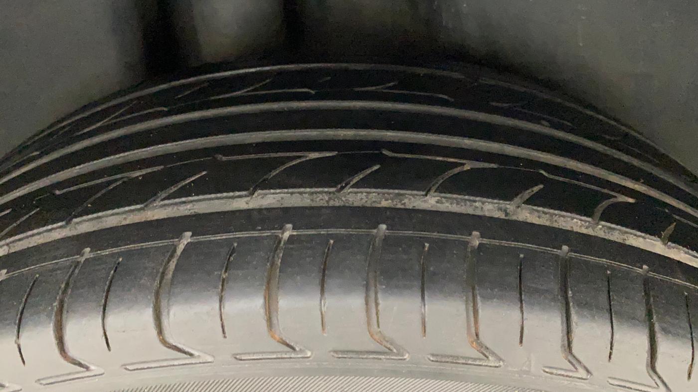 2019 Volkswagen Vento HIGHLINE PLUS 1.2 AT 16 ALLOY, Petrol, Automatic, 56,434 km, Right Rear Tyre Tread
