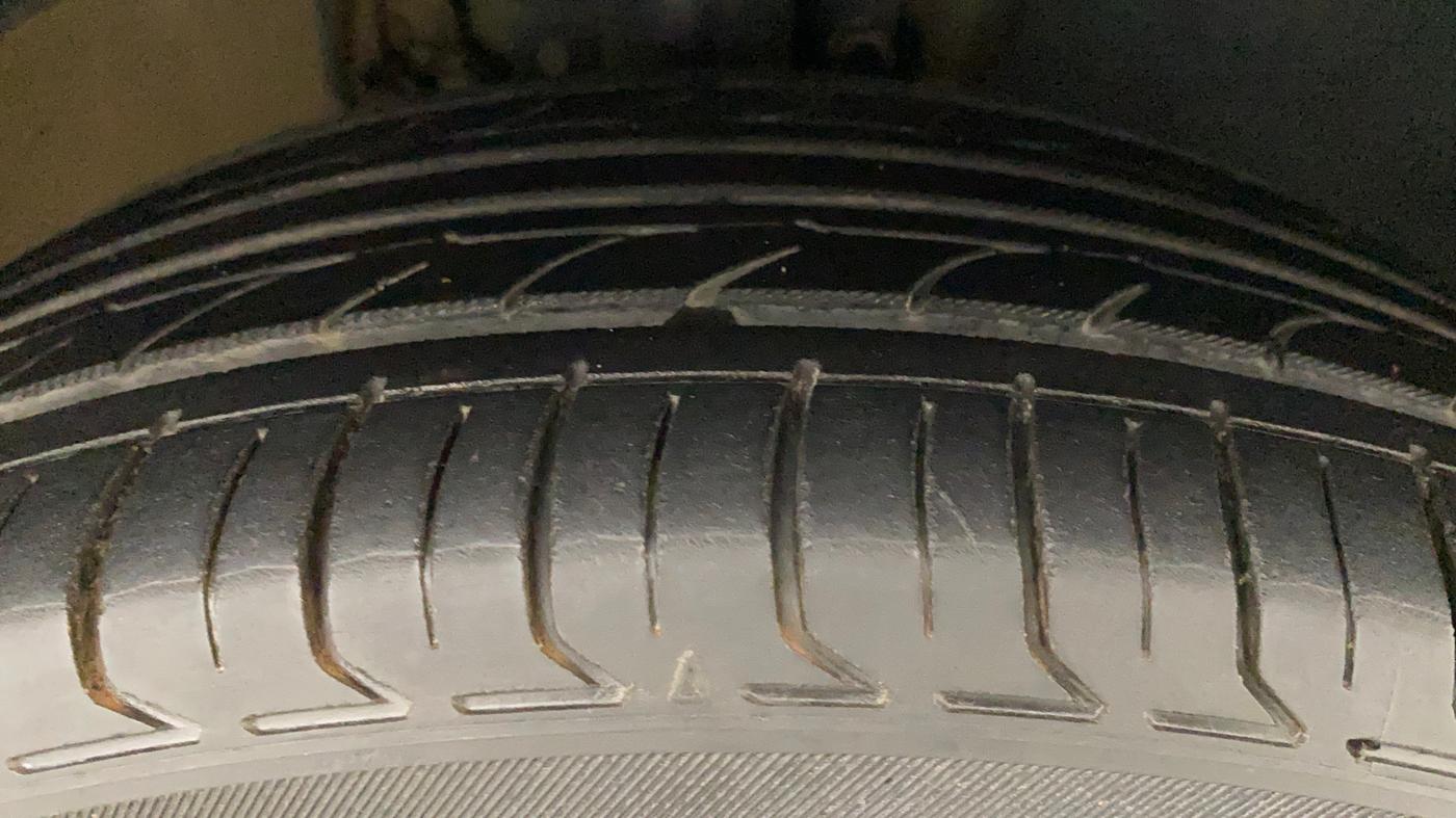 2019 Volkswagen Vento HIGHLINE PLUS 1.2 AT 16 ALLOY, Petrol, Automatic, 56,434 km, Right Front Tyre Tread