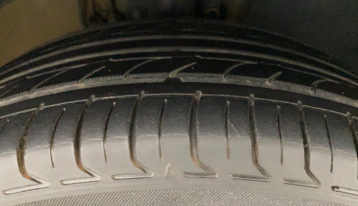 2019 Volkswagen Vento HIGHLINE PLUS 1.2 AT 16 ALLOY, Petrol, Automatic, 56,434 km, Right Front Tyre Tread