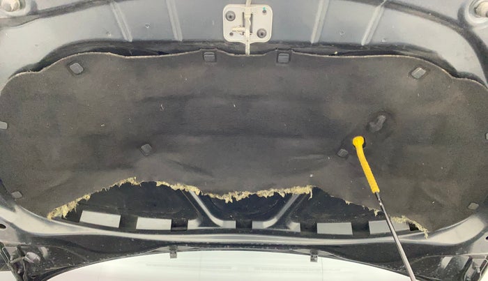 2019 Volkswagen Vento HIGHLINE PLUS 1.2 AT 16 ALLOY, Petrol, Automatic, 56,434 km, Bonnet (hood) - Insulation cover has minor damage